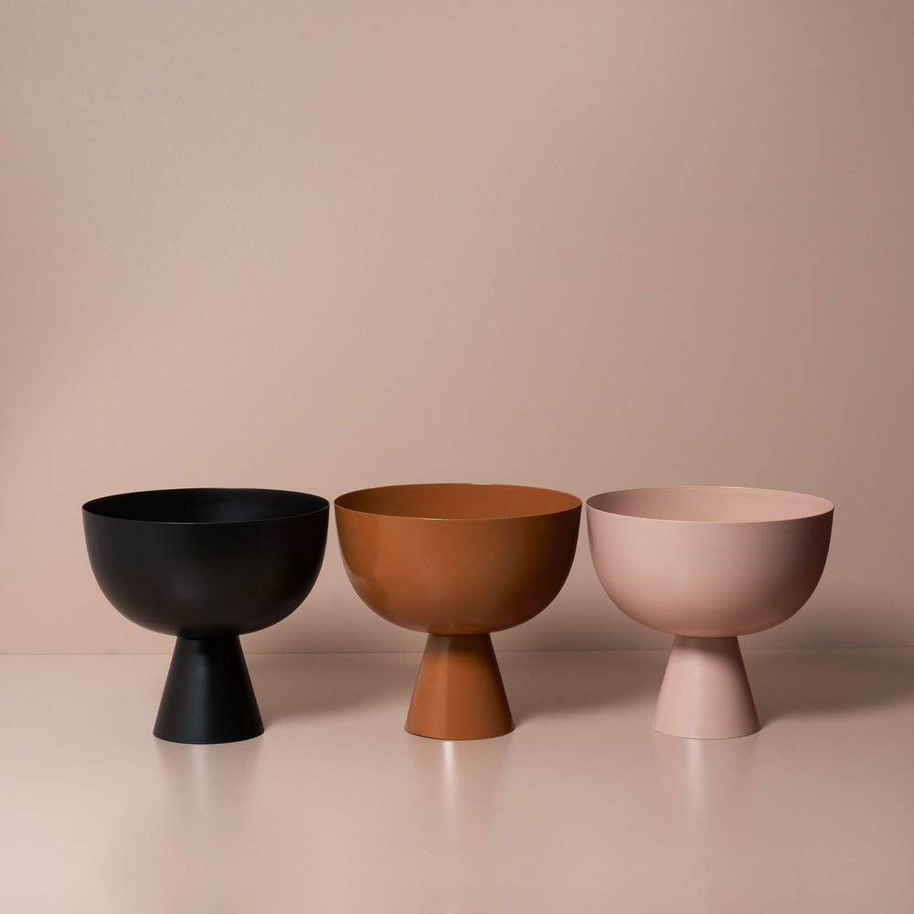 
                      
                        Vera Large Vessel - Black-FurniturebyDesign.
                      
                    