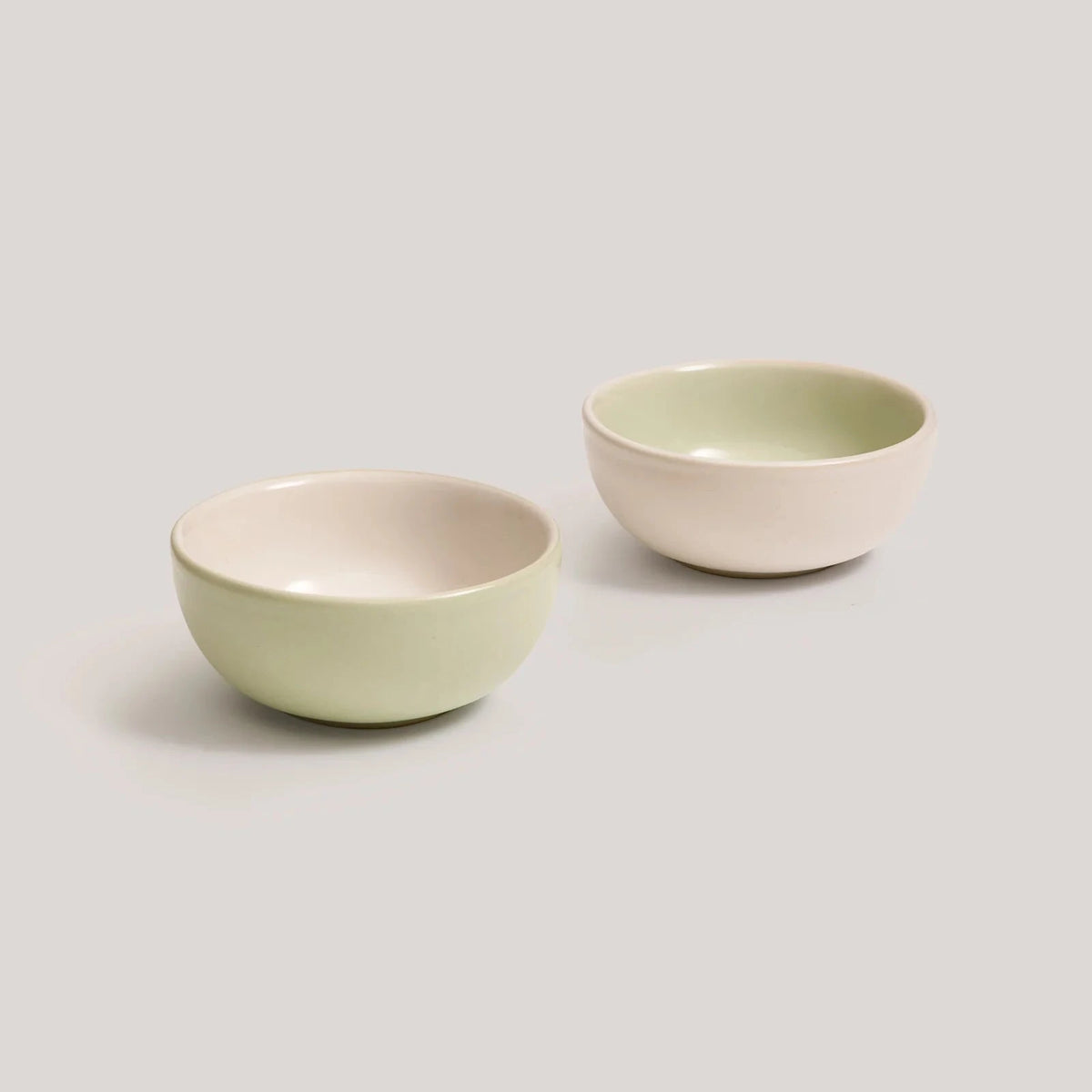 Hommey dip bowls in pistachio and cream, on a white background