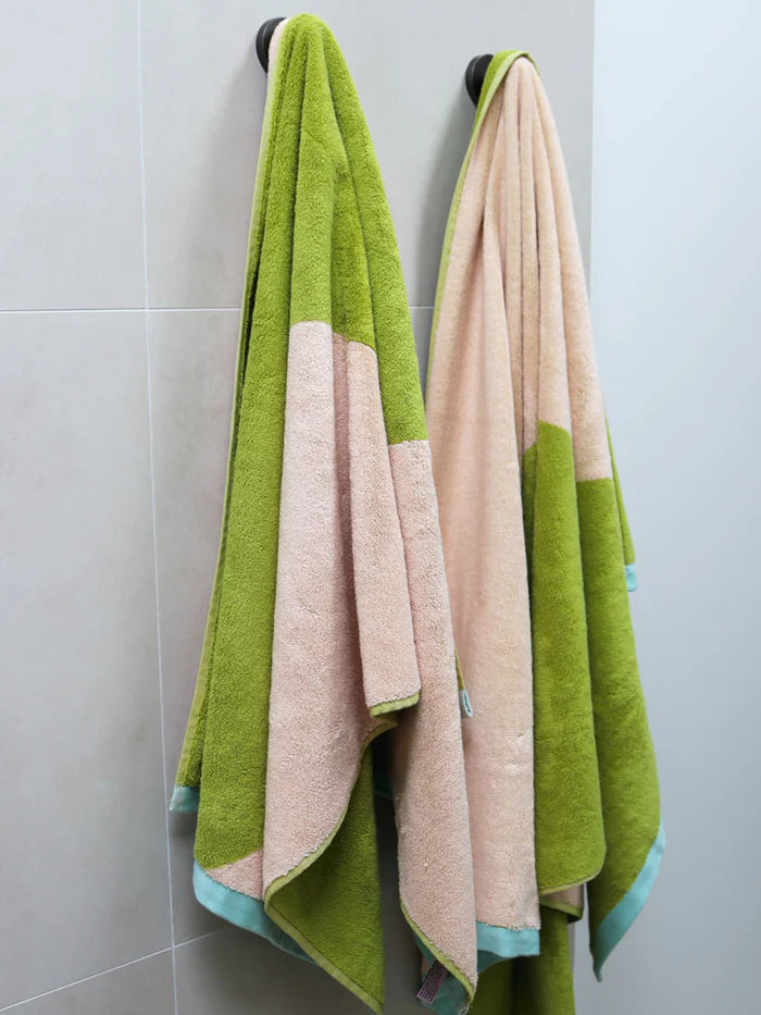 
                      
                        Bath Towel - Carousel
                      
                    
